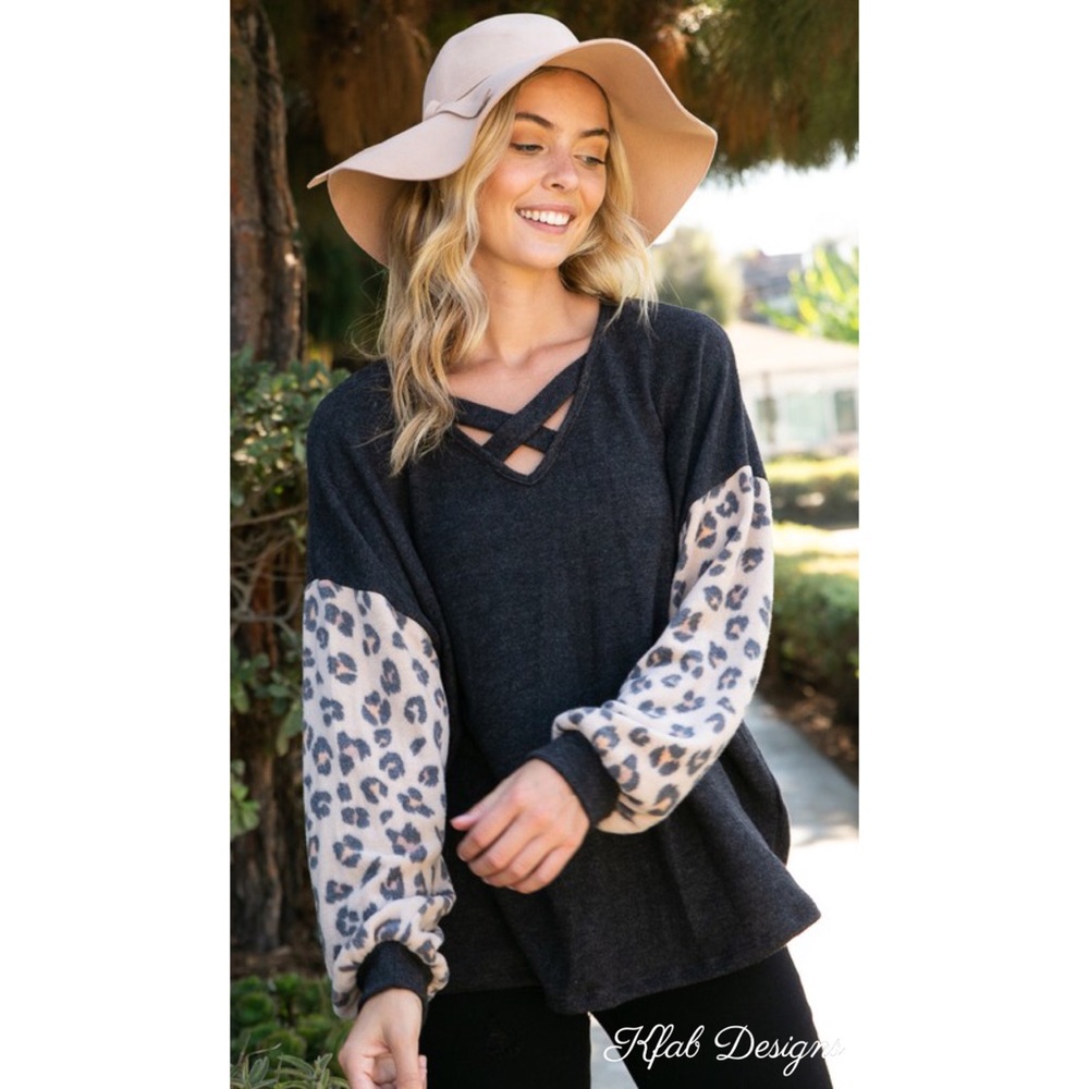 ❤️LAST 1! Soft Lace Up V Neck Animal Print Top! - Picture 2 of 14